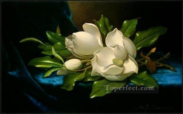 Martin Johnson Heade Painting - Magnolias gigantes sobre una tela de terciopelo azul Flor romántica Martin Johnson Heade